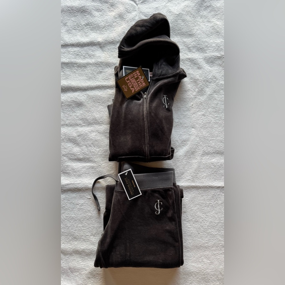 NWT Women’s Juicy Couture Charcoal Gray Zip-Up Sweatsuit - Picture 2 of 10